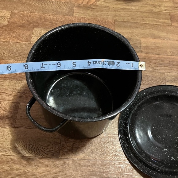 Black Dutch Oven with Sturdy Handles - Picture 8 of 8
